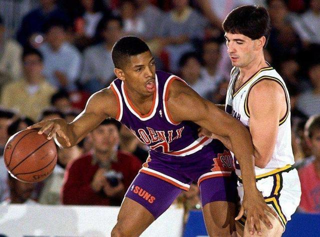 传球失误屡 传球失误屡